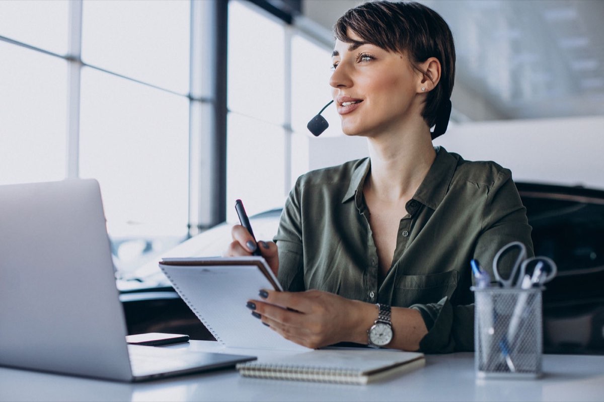 Advisor with a headset ready to help